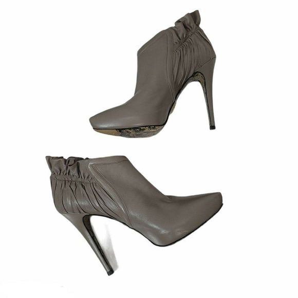 Cesare Paciotti Womens 39 Grey Leather Pointy Booties Ankle Ruffled Detail Italy - Picture 5 of 12